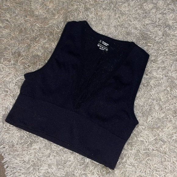 black halter top - Picture 2 of 4